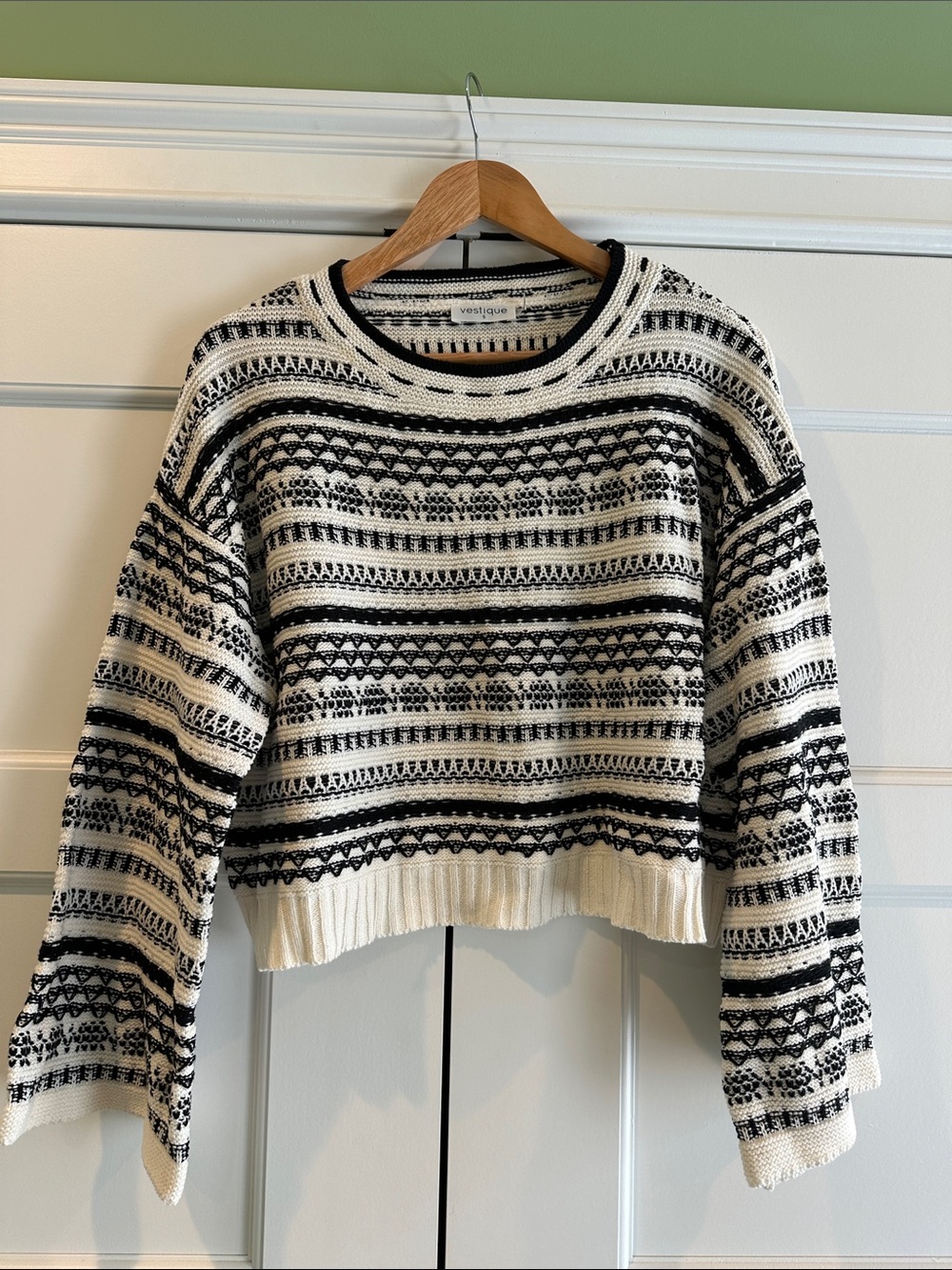 Vestique Black & Cream Patterned Crewneck Sweater
